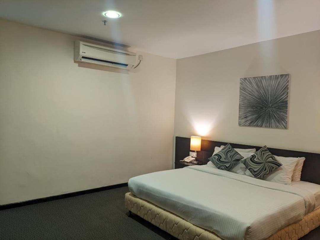 The View Hotel Segamat Kültér fotó